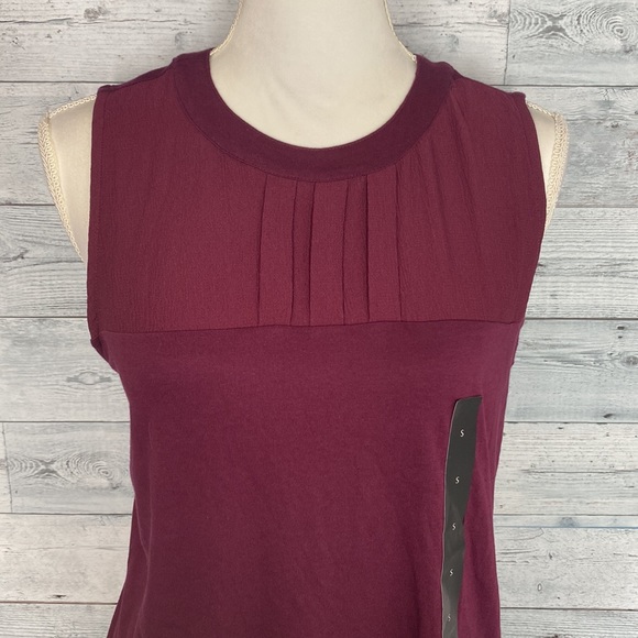 BANANA REPUBLIC BURGUNDY SLEEVELESS PLEATED TOP - Picture 5 of 9